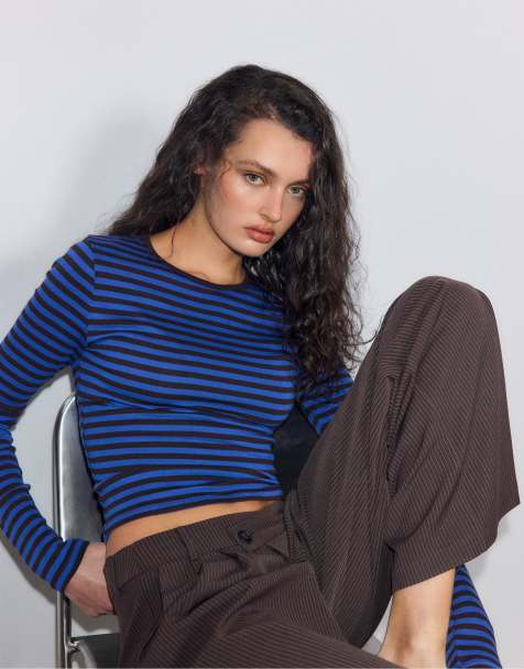 Stradivarius – Langärmliges Basic-T-Shirt aus Baumwolle in leuchtendem Blau mit Streifen - view 1