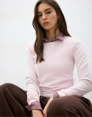 Stradivarius - Langärmliges Basic-T-Shirt in Lachsrosa