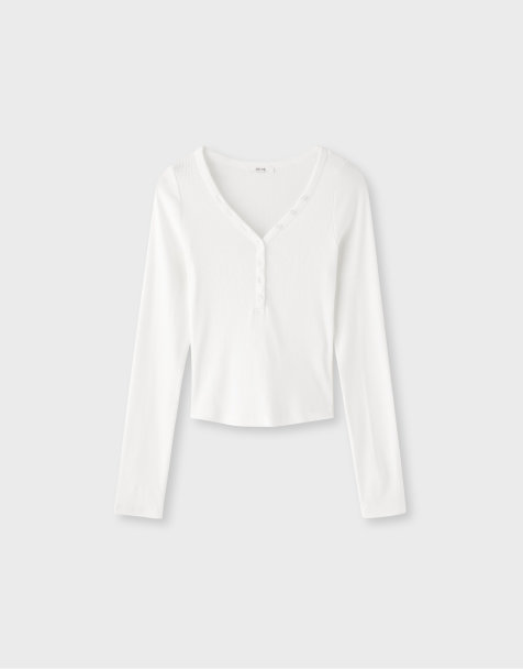 Stradivarius Langärmliges Henley-T-Shirt in Ecru - view 1