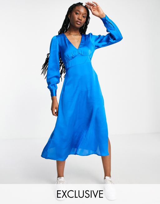 Stradivarius – Langärmliges Midikleid aus Satin in Kobaltblau