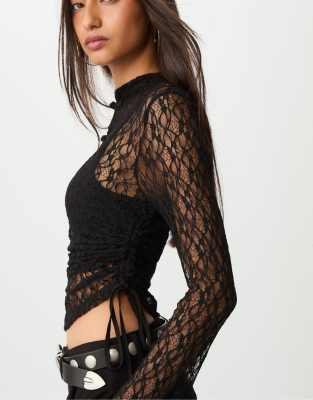 Stradivarius - Langärmliges Oberteil aus Spitze in Schwarz