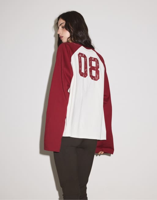 Stradivarius Langärmliges Raglan-T-Shirt in Dunkelrot, 3 von 7