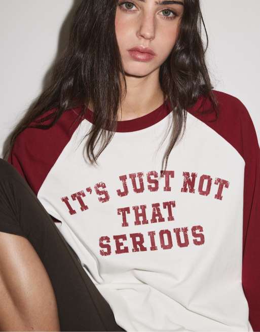Stradivarius Langärmliges Raglan-T-Shirt in Dunkelrot, 4 von 7