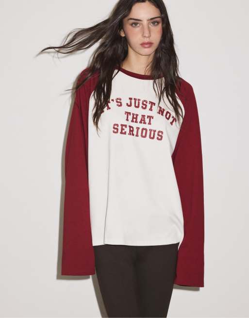 Stradivarius Langärmliges Raglan-T-Shirt in Dunkelrot, 5 von 7