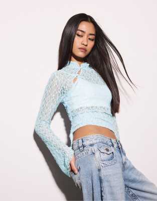 Stradivarius - Langärmliges Shirt aus Spitze in Himmelblau