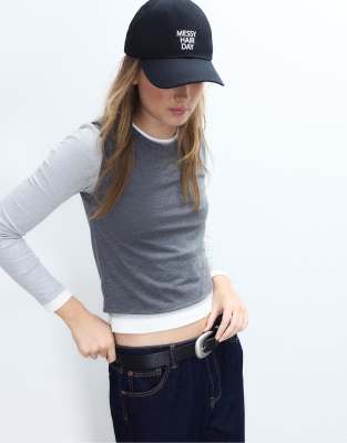 Stradivarius - Langärmliges Shirt in Dunkelgrau mit dreilagigem Design