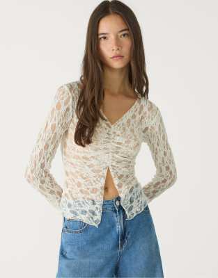 Stradivarius - Langärmliges T-Shirt aus Spitze in Vanille-Weiß