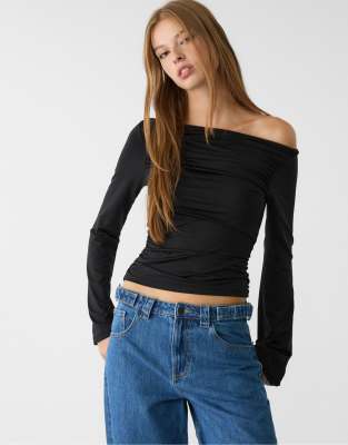Stradivarius - Langärmliges T-Shirt in Schwarz mit Raffung