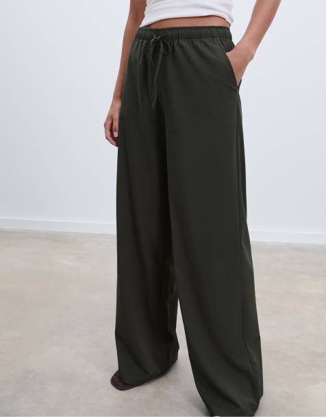 Stradivarius – Lange, elegante Hose aus weich fallendem Stoff in Grün - view 1