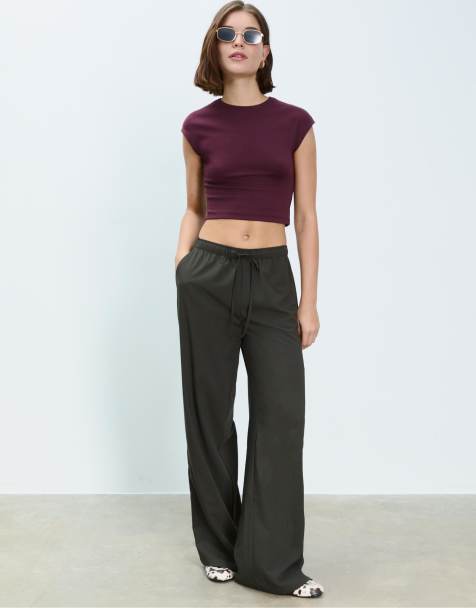 Stradivarius - Lange, soepelvallende nette broek in groen - view 1