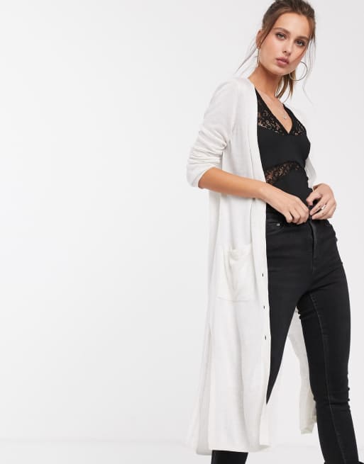 Stradivarius – Lange Strickjacke in Weiß