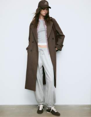 Stradivarius - Langer Oversize-Mantel in Braun-Brown