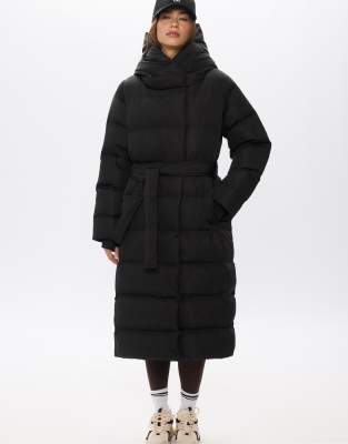 Stradivarius - Langer Puffer-Daunenmantel in Schwarz mit Gürtel