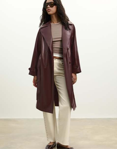 Stradivarius – Langer Trenchcoat aus Kunstleder in Burgunderrot - view 1
