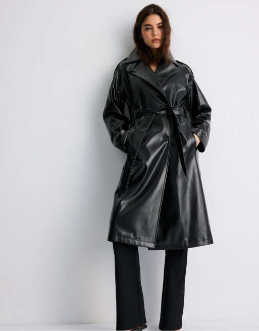 Stradivarius langer Trenchcoat in Lederoptik in Schwarz, 5 von 7