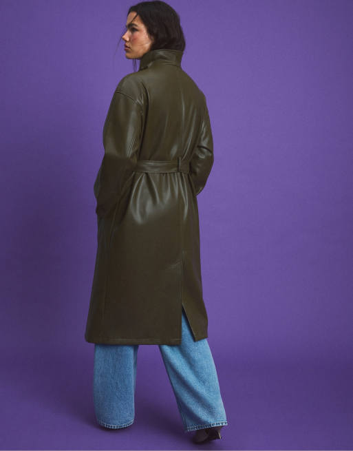 Stradivarius langer Trenchcoat in Lederoptik mit Wasserfallkragen in Khaki, 3 von 7
