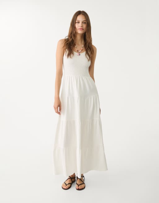 Stradivarius – Langes, fließendes Kleid in Weiß