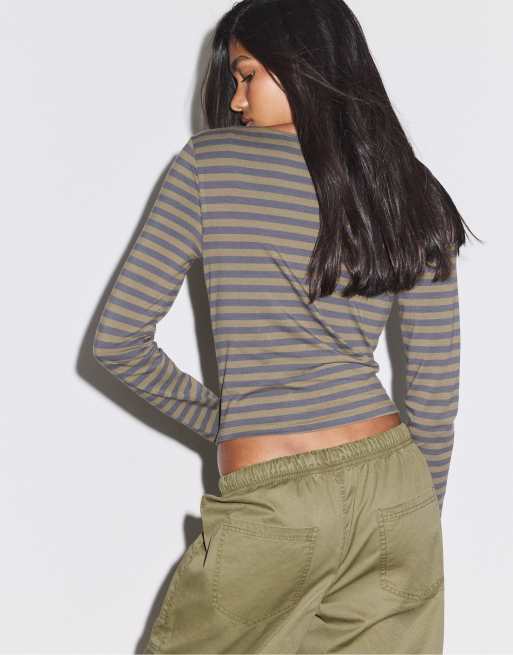 Stradivarius langærmet T-shirt med udskæring under brystet i khaki, 3 af 7