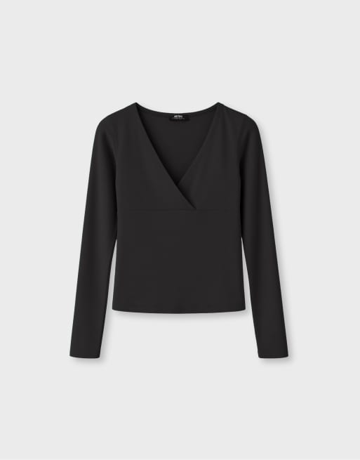 Stradivarius langærmet T-shirt med udskæring under busten i sort, 6 af 7