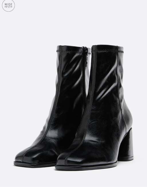 Stradivarius large fit. bottines basiques à talon mi-haut noires, 2 de 4
