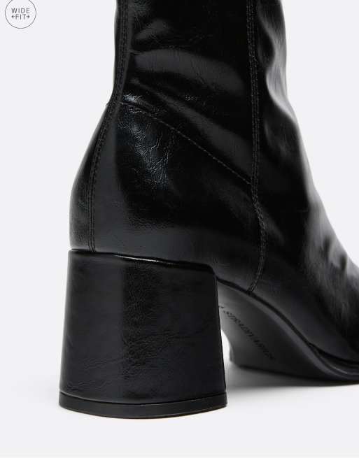 Stradivarius large fit. bottines basiques à talon mi-haut noires, 4 de 4