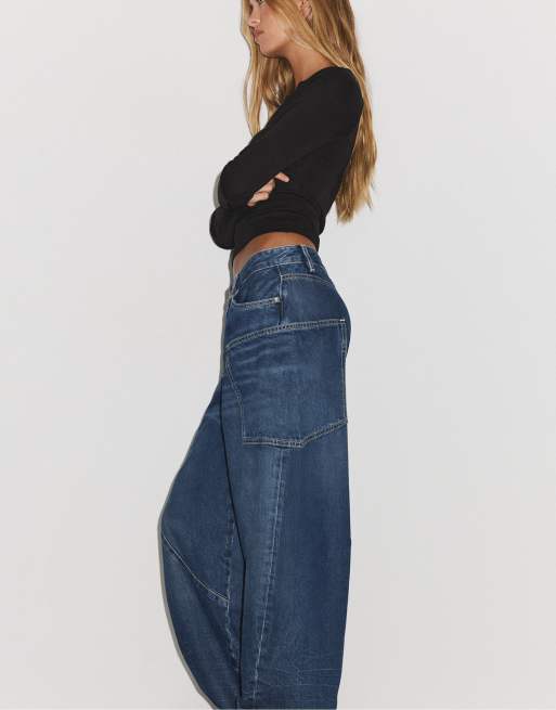 Stradivarius lavtaljede barrel-jeans med lommer i mellemblå denim, 5 af 7