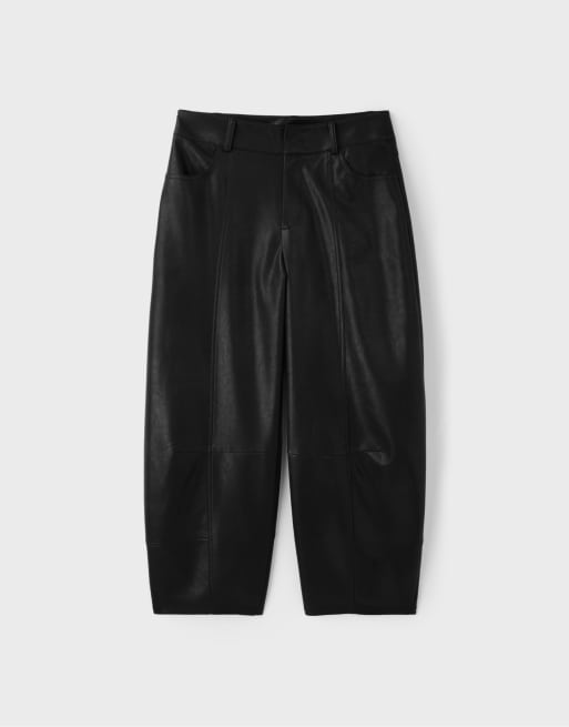 Stradivarius Leather effect barrel trousers in black, 6 of 7