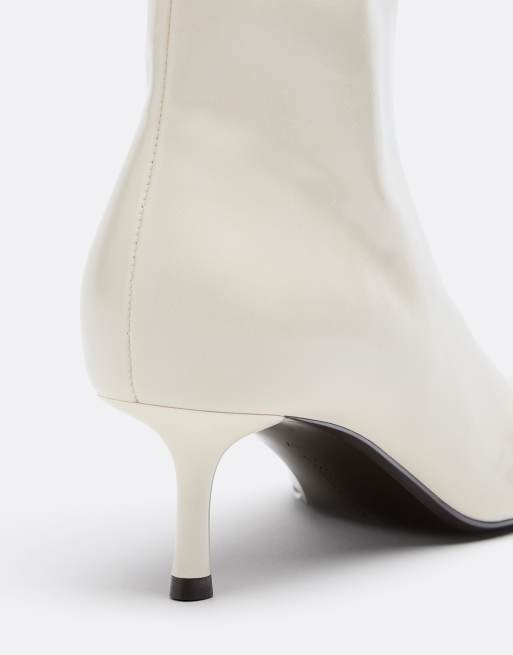 Stradivarius Leather effect kitten heel ankle boots in ecru, 5 of 5