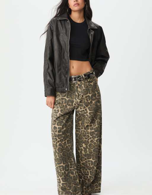 Stradivarius Leather effect puffer jacket in black