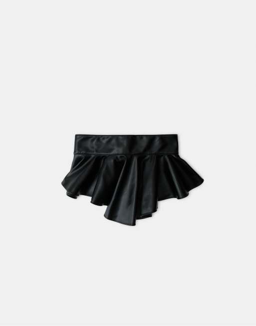 Stradivarius Leather effect skirt belt in black, 4 of 4