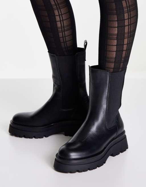 stradivarius pull on chelsea boots in black
