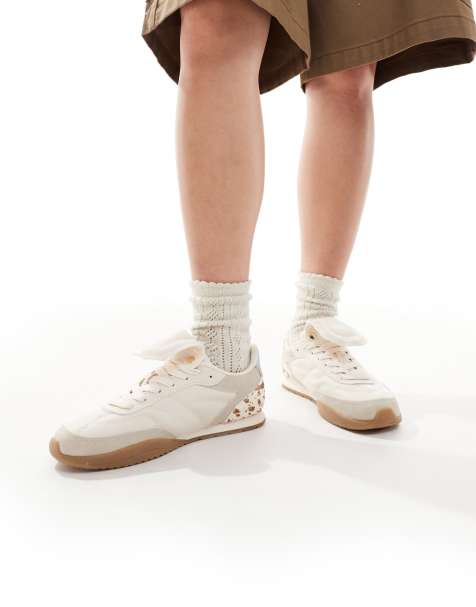 Stradivarius leather trainer in cow print - view 1