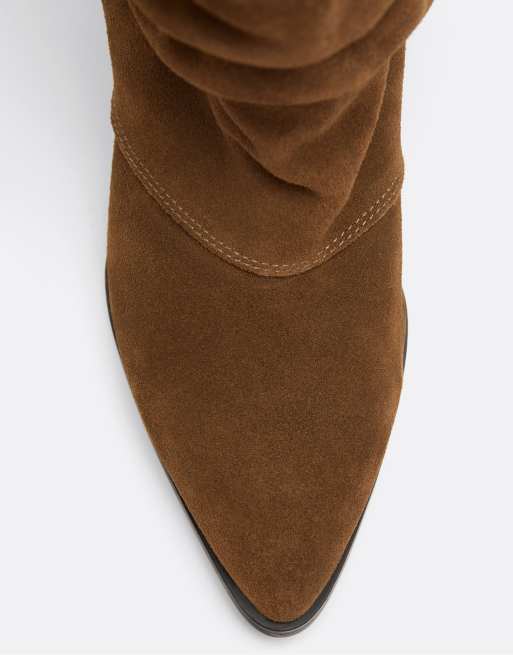 Stradivarius Leder-Slouchy-Stiefel im Kuhstil mit mittelhohem Absatz in Hellbraun, 5 von 6