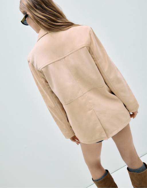 Stradivarius – Lederjacke in Steinbeige mit Taschen, 3 von 3