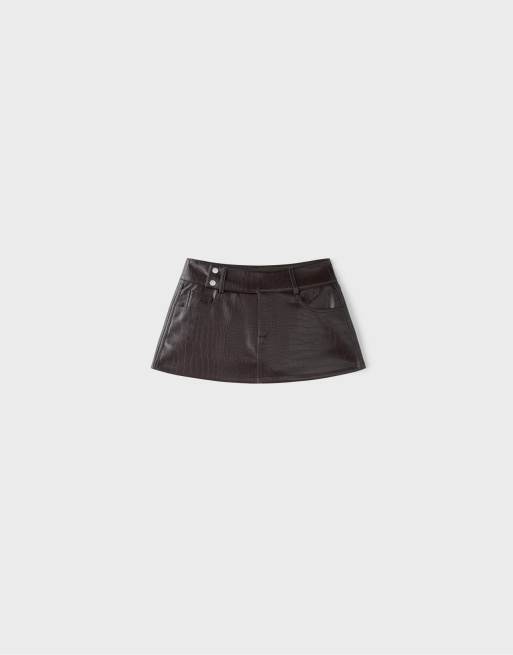 Stradivarius leerlook suède minirok met gehamerde taille in bruin, 6 van 7