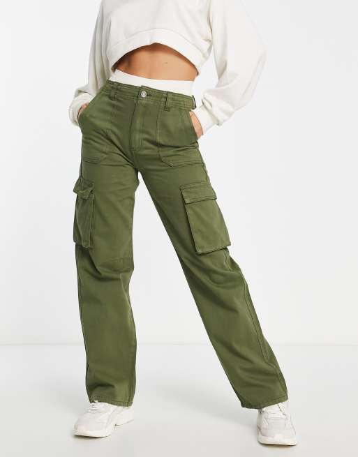 Stradivarius – Legere Cargohose in Khaki 