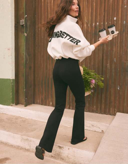 Stradivarius leggings med klokkeformet ben og sømdetalje i sort bomuldsblanding, 5 af 7