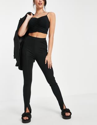 Stradivarius – Leggings mit Schlitz vorne in Schwarz