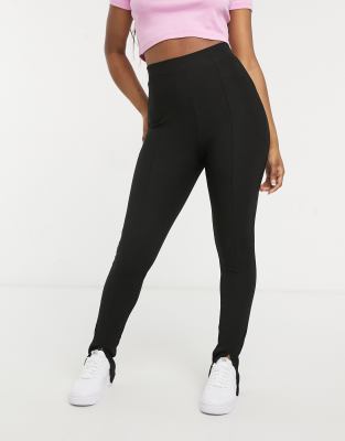 Stradivarius – Leggings mit Schlitz vorne in Schwarz