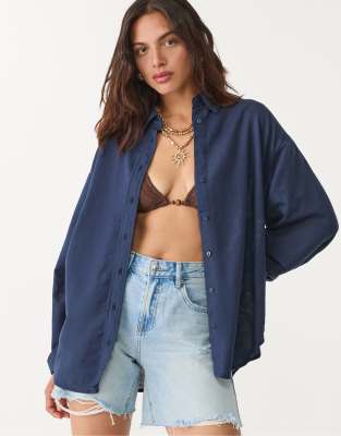 Stradivarius - Leinenmix-Hemd in Marineblau