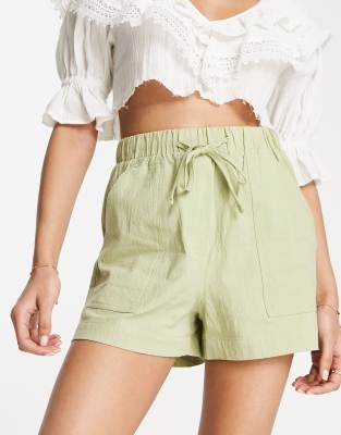 Stradivarius - Leinenoptik-Shorts im Lauf-Design in Khaki-Grün