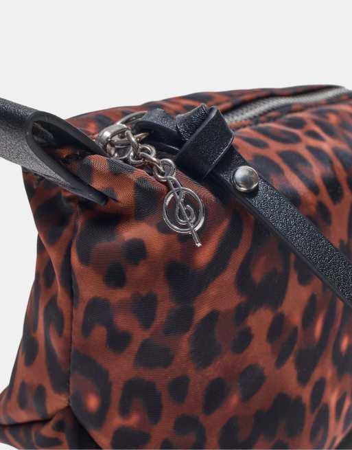 Stradivarius Leopard print wash bag in brown, 3 of 3