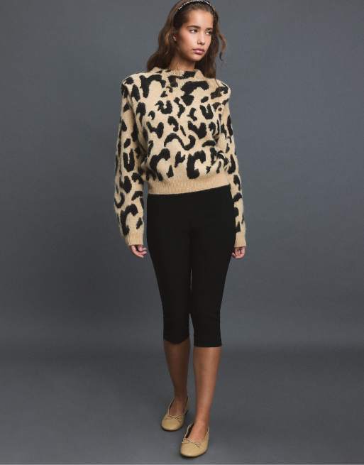Stradivarius leopardmönstrad stickad tröja i beige, 2 av 7