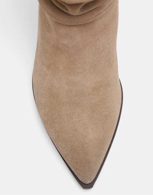 Stradivarius leren slouchy enkellaarzen met hak in beige, 5 van 6