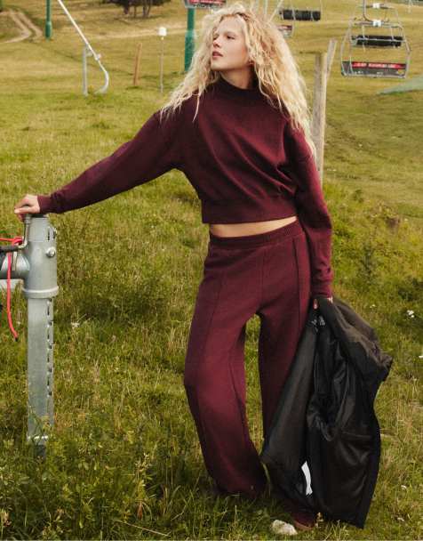 Stradivarius – Lila sweatshirt med hög krage och interlocksömmar - view 1