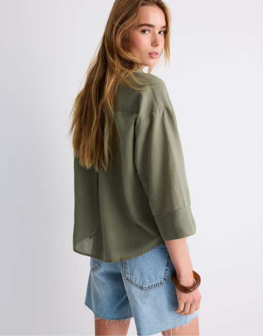Stradivarius Linen-effect kimono sleeve shirt in khaki, 3 of 4