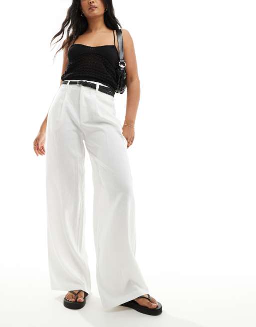 Stradivarius - Linnenlook boek met riem in wit