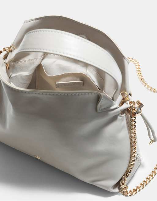 Stradivarius liten crossbody-väska med rynkade detaljer i naturvit, 4 av 4