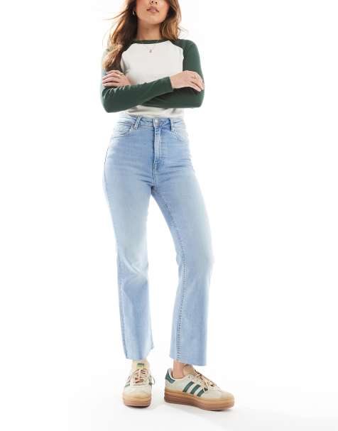 Stradivarius – Ljusblå utsvängda jeans i kort design med hög midja - view 1