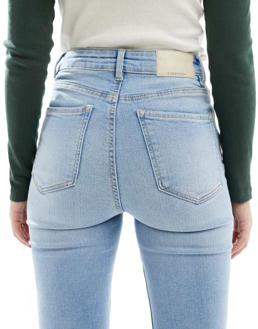 Stradivarius – Ljusblå utsvängda jeans i kort design med hög midja, 4 av 5